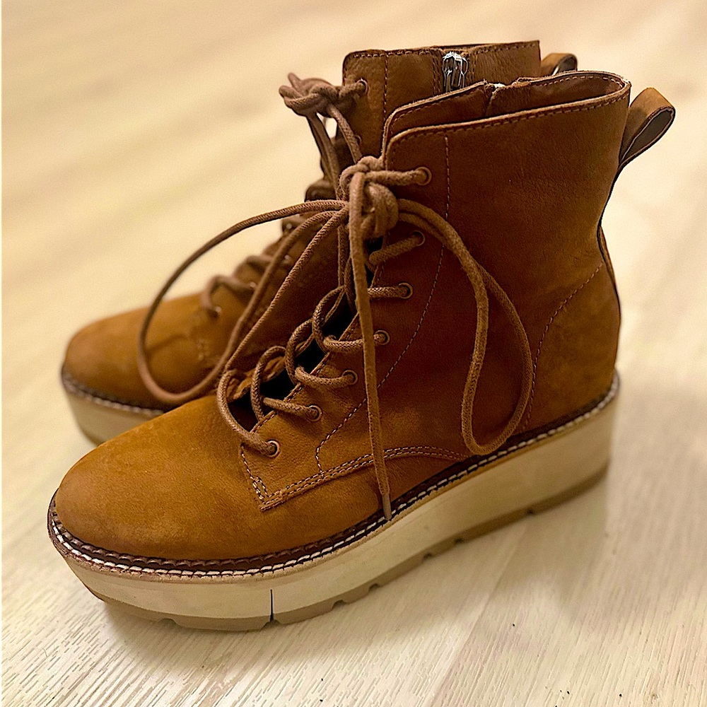 DOLCE VITA Women’s Brown Nubuck Tig Chunky Wedge Platform Lace-Up Boots Size 7.5